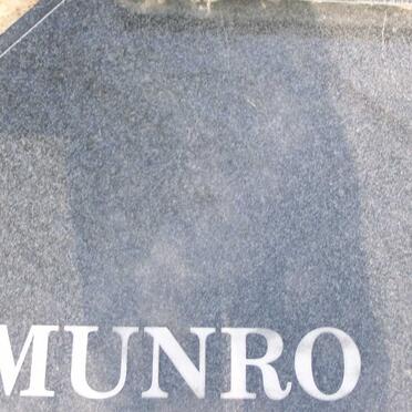MUNRO Alexander J. 1926-1998 &amp; Anna C. DAVIDTZ 1927-1998 _2