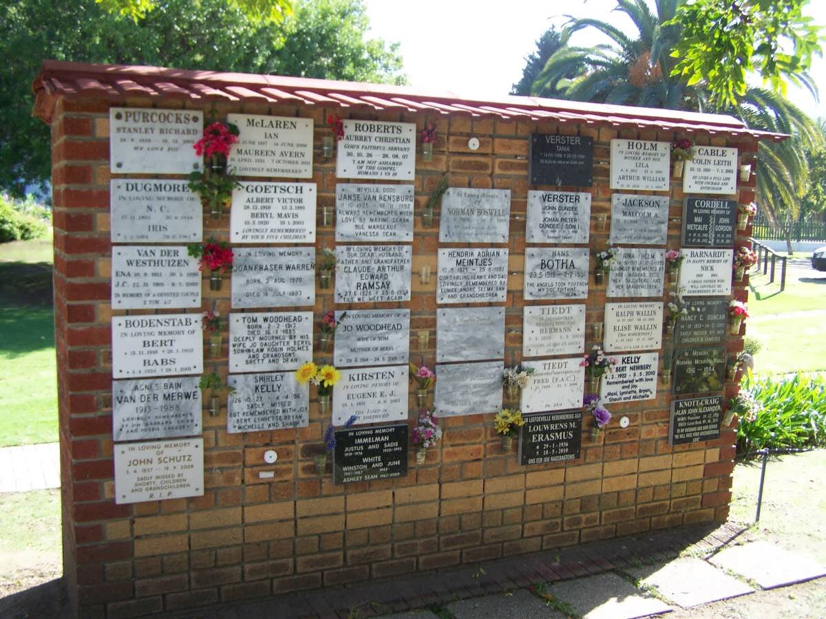 4. Overview on the old memorial wall at the Church