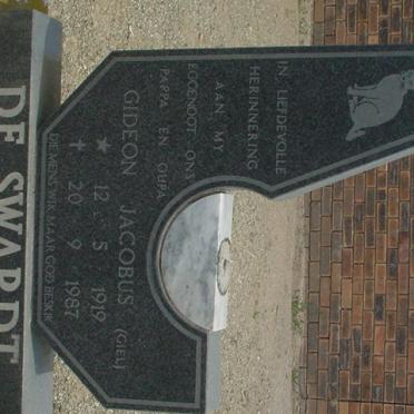 Western Cape, GEORGE district, Gwaing, Gwayang 208, farm cemetery_1