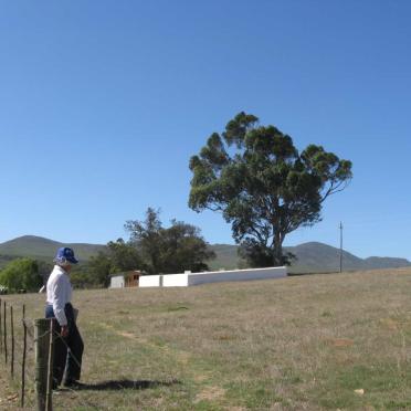 Western Cape, HERMANUS district, Paardenbergs Rivier 663_2, Rietdakhuis, farm cemetery