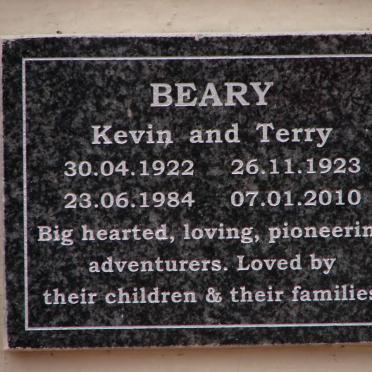 BEARY Kevin 1922-1984 :: BEARY Terry 1923-2010