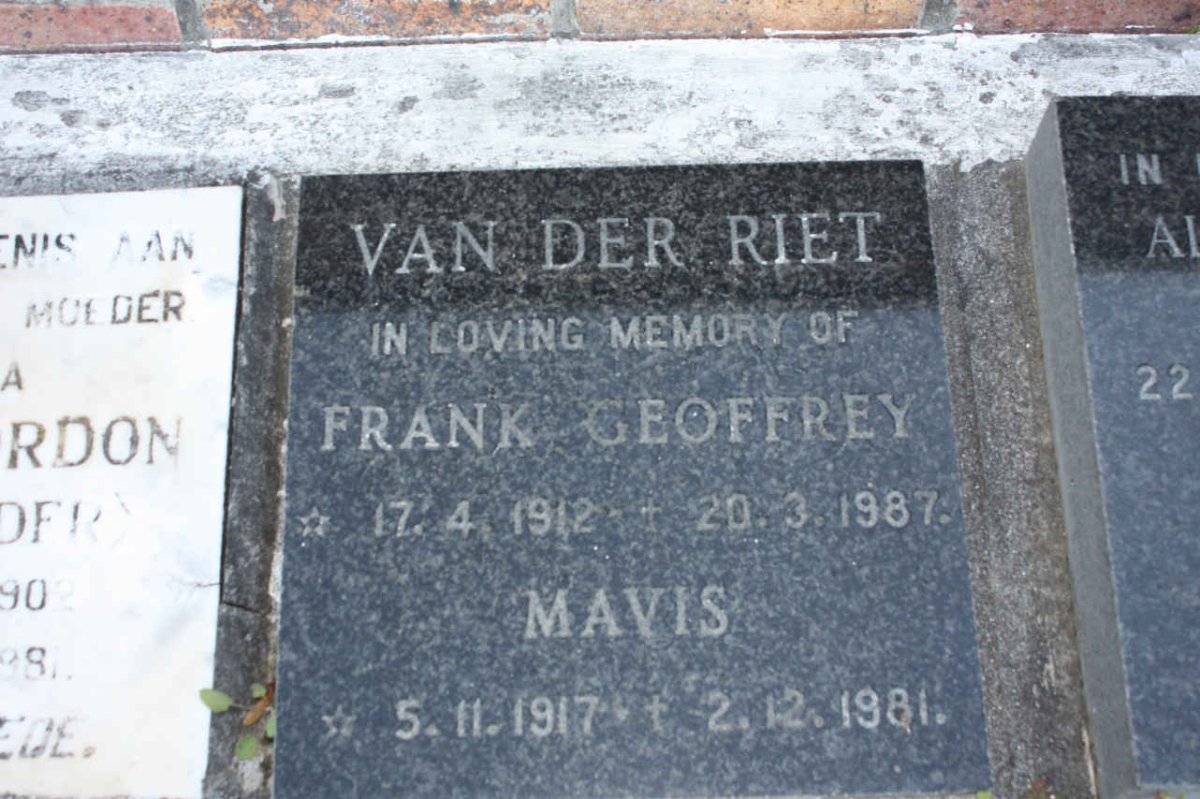 RIET Frank Geoffrey, van der 1912-1987 &amp; Mavis 1917-1981