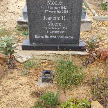 MOORE David M. 1932-2009 &amp; Jeanette D. 1934-2017