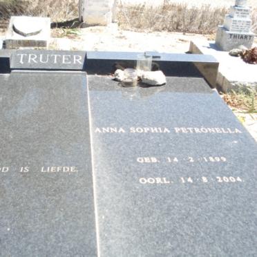 TRUTER Frederik Johannes 1897-1979 &amp; Anna Sophia Petronella 1899-2004