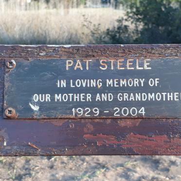 STEELE Pat 1929-2004