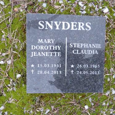 SNYDERS Mary Dorothy Jeanette 1931-2013 :: SNYDERS Stephanie Claudia 1965-2013