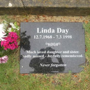 DAY Linda 1968-1998
