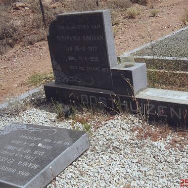 OOSTHUIZEN Stephanis Adriaan 1877-1952 &amp; Maria Elizabeth V.D. VYVER 1882-1971