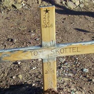 SKOTTEL Tom 1946-2015