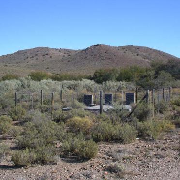 Western Cape, LADISMITH district, Baviaans Krans 196_1, farm cemetery