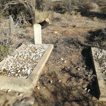 Western Cape, LAINGSBURG district, Klein-Swartberge, Bartmansfontein 232, farm cemetery