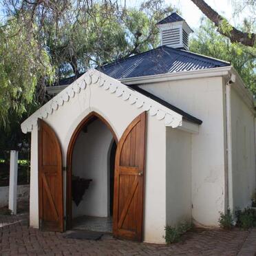 Western Cape, LAINGSBURG district, Matjiesfontein, Lord Milner Hotel, Travellers Chapel, Memorials