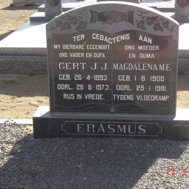 ERASMUS Gert J.J. 1893-1973 &amp; Magdalena M.E 1908-1981