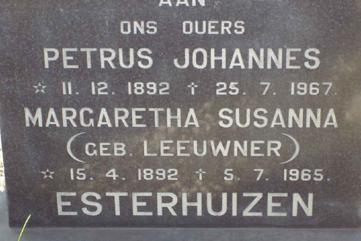 ESTERHUIZEN Petrus Johannes 1892-1967 &amp; Margaretha Susanna LEEUWNER 1892-1965