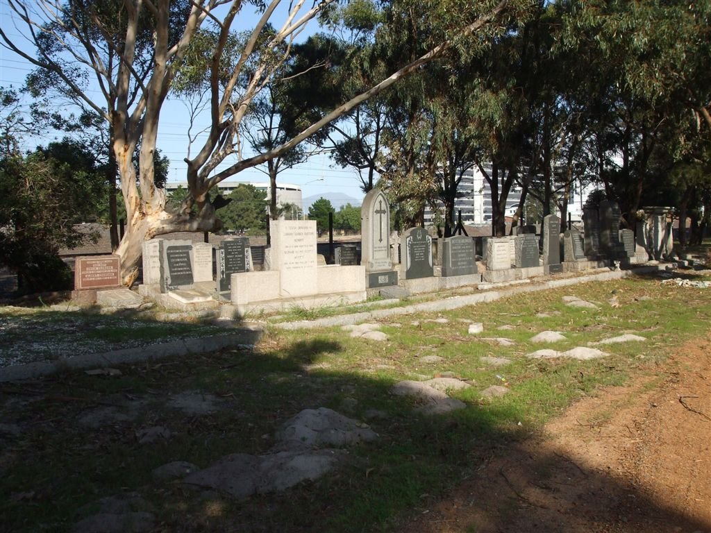 Gate 10 graves_2