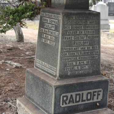 RADLOFF Franz Gustav Theodor 1842-1928 &amp; Anna Sophia VAN RYNEVELD 1865-1932