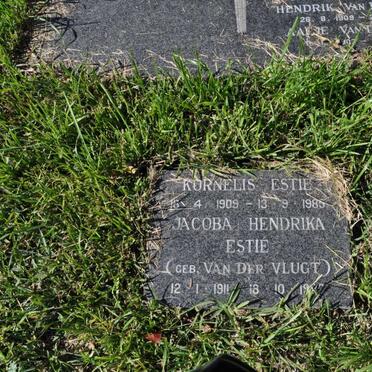 ESTIE Kornelis 1909-1985 & Jacoba Hendrika VAN DER VLUGT 1911-19??