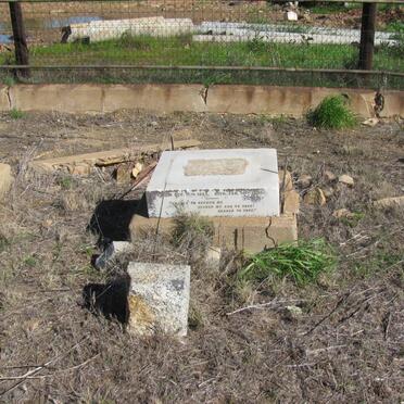 ? Unknown &amp; illegible graves