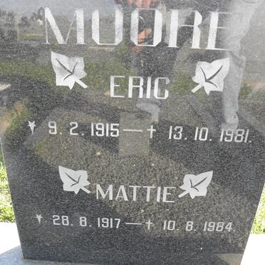MOORE Eric 1915-1981 &amp; Mattie 1917-1984