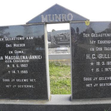 MUNRO H.C. 1899-1979 &amp; Anna Magdalena ERASMUS 1907-1985