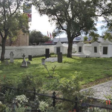 3. Grafte oorsig : View of the graves