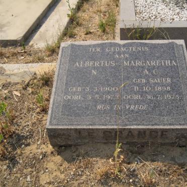 GRANGE Albertus N., le 1900-1973 &amp; Margaretha A.C. SAUER 1898-1975