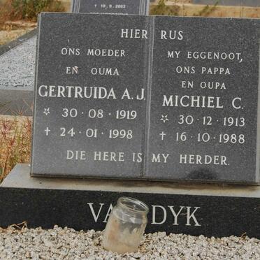 DYK Michiel C., van 1913-1988 &amp; Gertruida A.J. 1919-1998