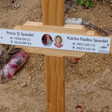 SPANDIEL Petrus J.J. 1950-2016 &amp; Katrina Paulina 1951-2023