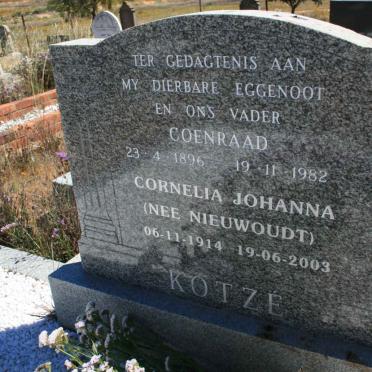 KOTZĒ Coenraad 1896-1982 &amp; Cornelia Johanna NIEUWOUDT 1914-2003