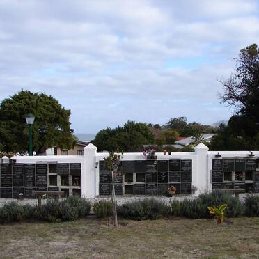 1. Gedenkmuur / Memorial wall