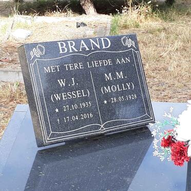 BRAND W.J. 1935-2016 &amp; M.M. 1928-