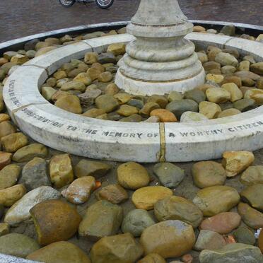 Western Cape, OUDTSHOORN, Voortrekker Street, Wallis Memorial
