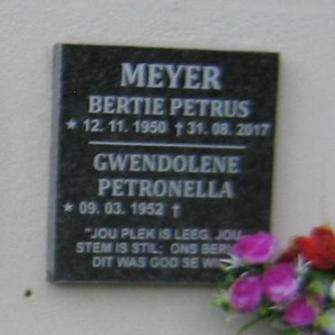 MEYER Bertie Petrus 1950-2017 en Gwendolene Petronella 1952-