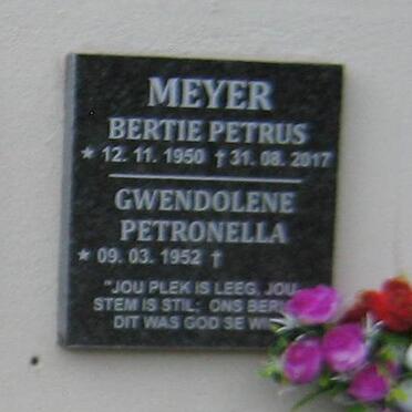 MEYER Bertie Petrus 1950-2017 en Gwendolene Petronella 1952-