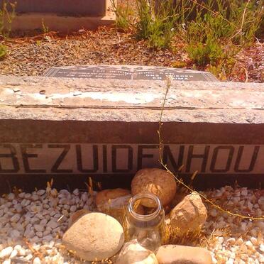 BEZUIDENHOUT Jan C. 190?-196? &amp; Susara E. 1905-1985