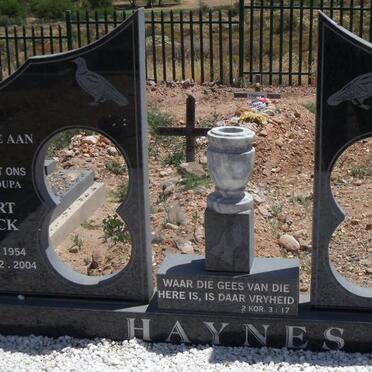 HAYNES Robert Patrick 1954-2004 &amp; Hester Agnes Maria 1955-