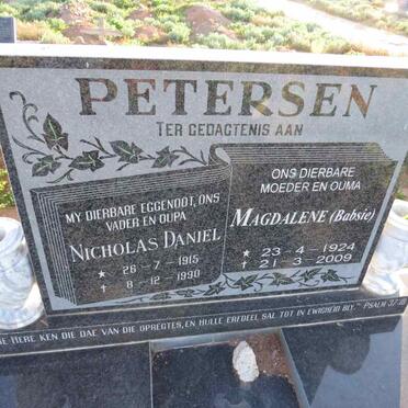 PETERSEN Nicholas Daniel 1915-1990 & Magdalene 1924-2009