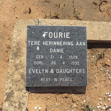 Western Cape, OUDTSHOORN district, Kruisrivier, Welbedagt 150_3, farm cemetery