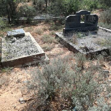 Western Cape, OUDTSHOORN district, Swartberg, Kangogrotte, De Kombuys, farm cemetery