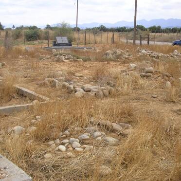 Western Cape, OUDTSHOORN district, Armoed 159_13, farm cemetery