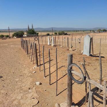 Western Cape, OUDTSHOORN district, Stolsvlakte 140_1, farm cemetery