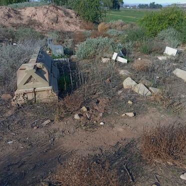 Western Cape, OUDTSHOORN district, Kruisrivier, Welbedagt 150_1, farm cemetery