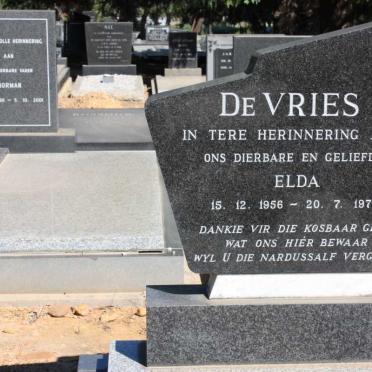 VRIES Elda, de 1956-1973