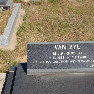 ZYL M.J.A., van 1943-1998