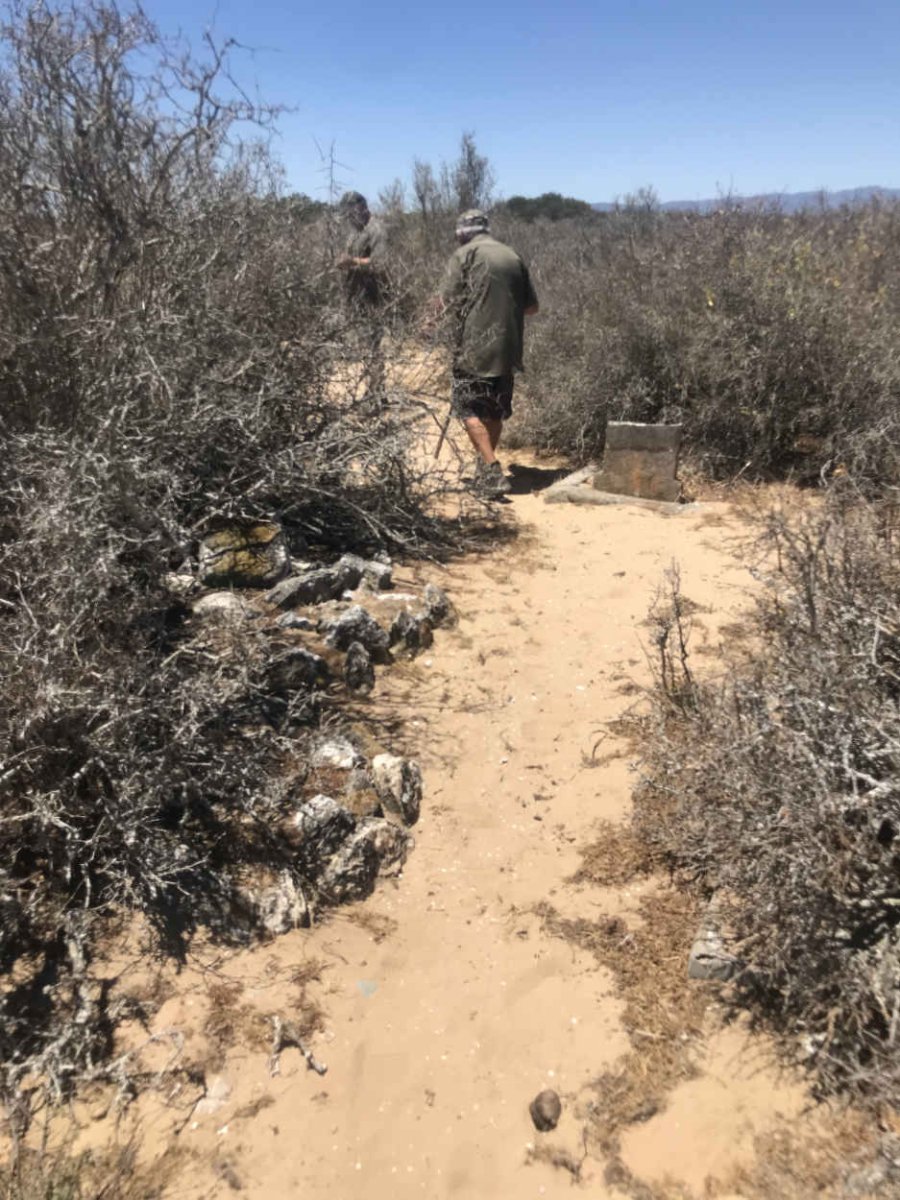 2. Oorsig/View: Voetpad na Rosyntjiedam Begraafplaas