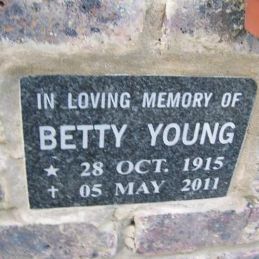 YOUNG Betty 1915-2011