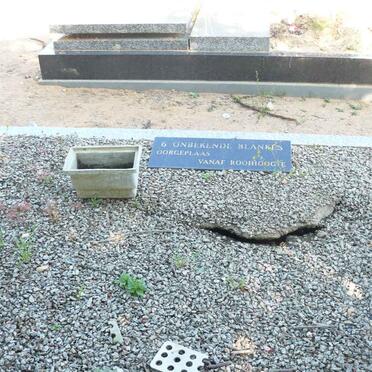 1. Ses onbekende Blankes oorgeplaas vanaf Rooihoogte