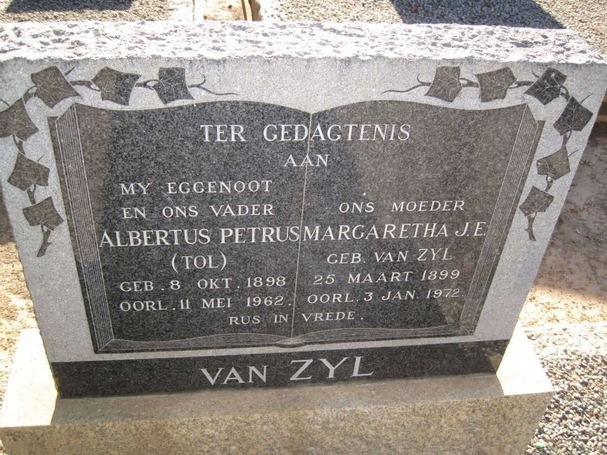 ZYL Albertus Petrus, van 1898-1962 &amp; Margaretha J.E. VAN ZYL 1899-1972