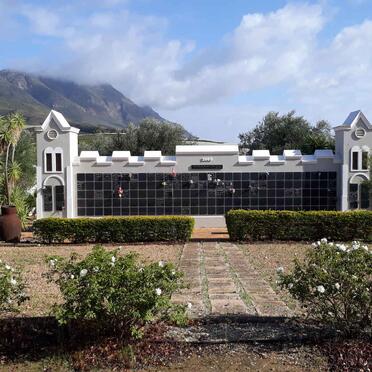 1. Wall of Remembrance / Gedenkmuur