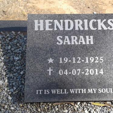HENDRICKS Sarah 1925-2014